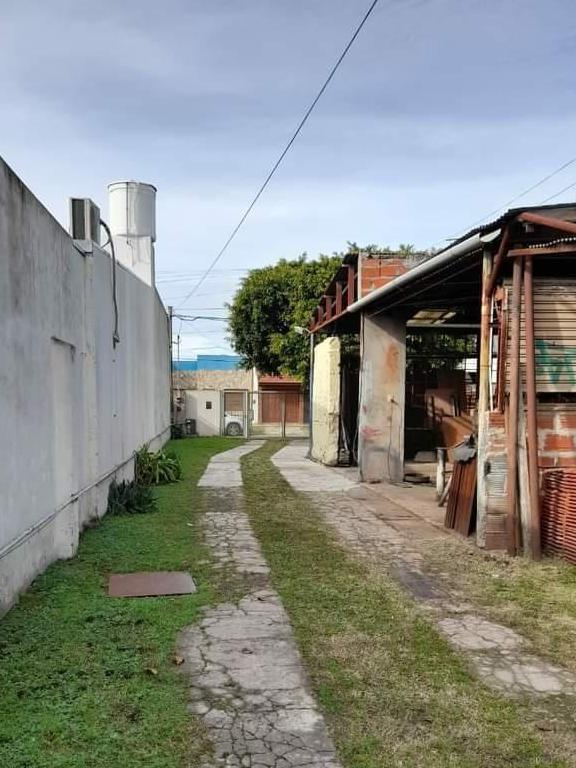 Casa en venta - 3 Dormitorios 2 Baños - 600Mts2 - La Plata