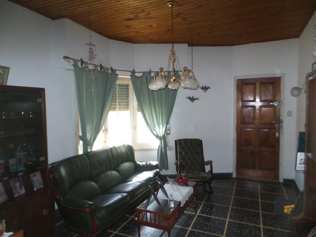Foto de Casa en venta - 3 dormitorios 2 baños - patio interno - 180 mts2 - Gerli, imagen 3