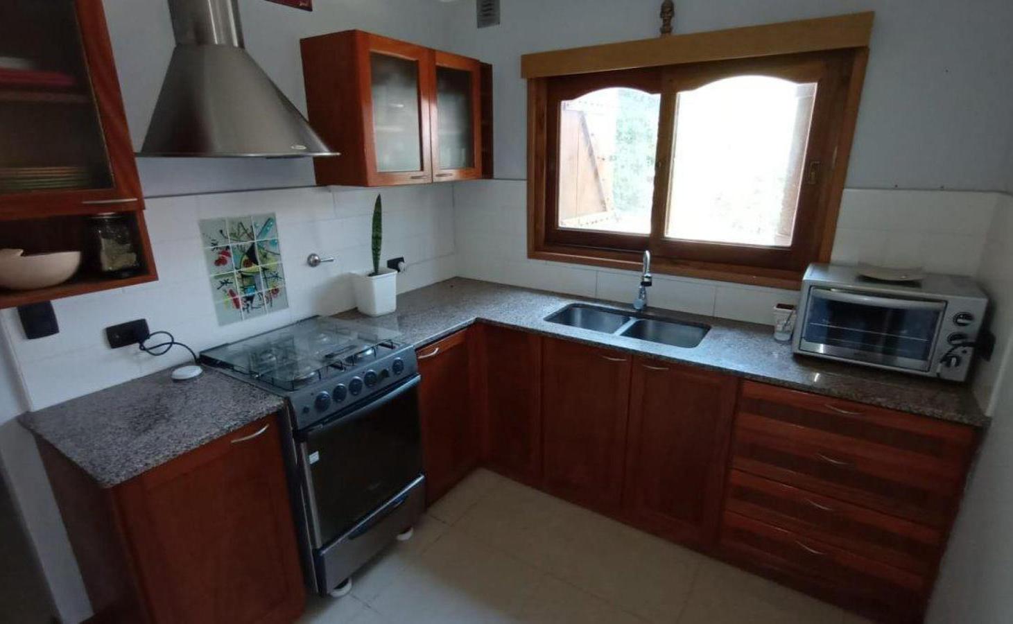 Foto de Casa en venta - 2 Dormitorios 2 Baños - 880Mts2 - Santa Teresita, imagen 3