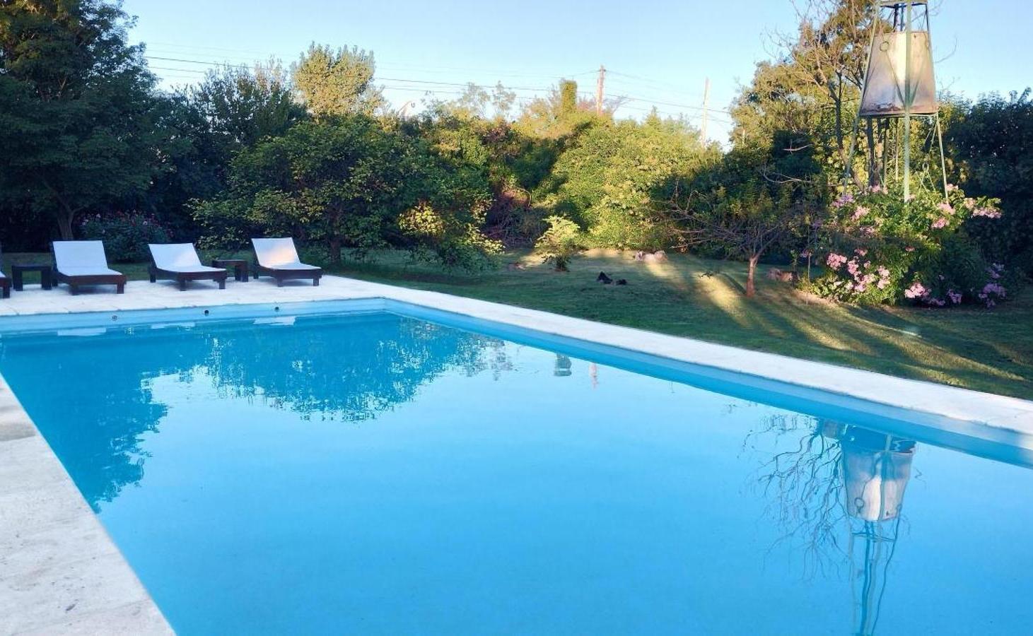Foto de Casa en venta - 4 Dormitorios 3 Baños - 3.150Mts2 - Luján, imagen 2