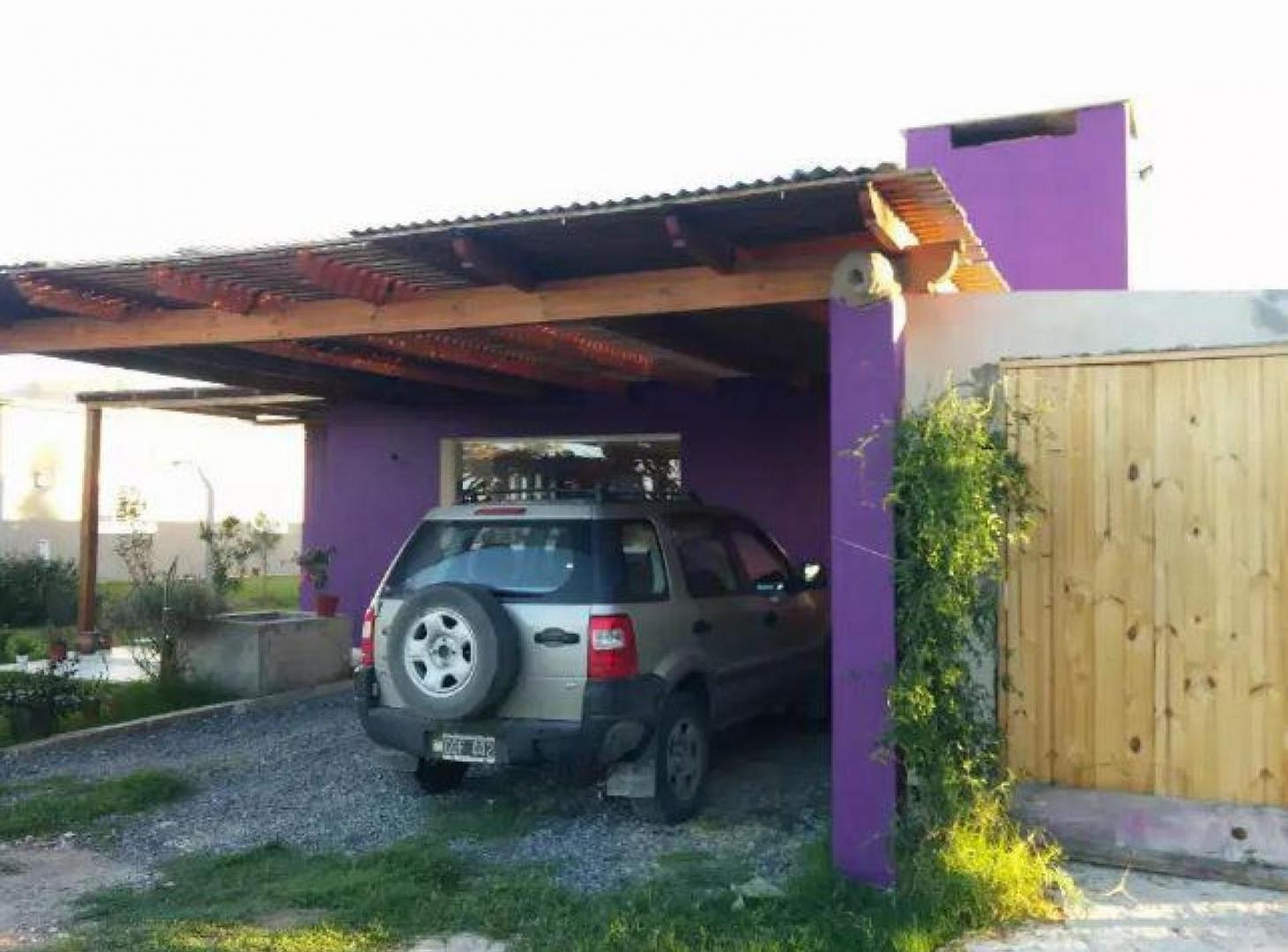 Casa venta 3 dormitorios 2 baños 1 patio con quincho parrilla y pileta 945 mts 2  - Los Hornos