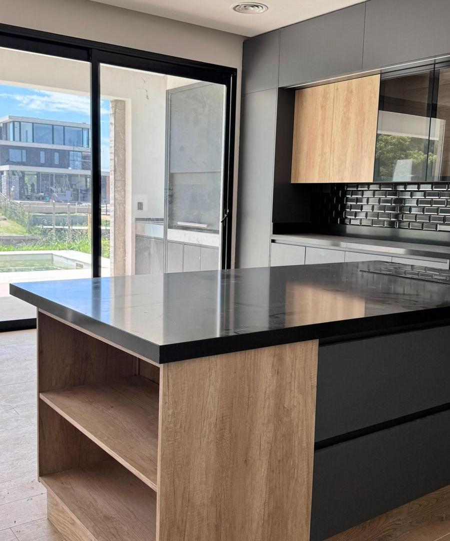 Foto de Casa en venta - 5 Dormitorios 6 Baños - Cochera - 433Mts2 - Nordelta, imagen 2