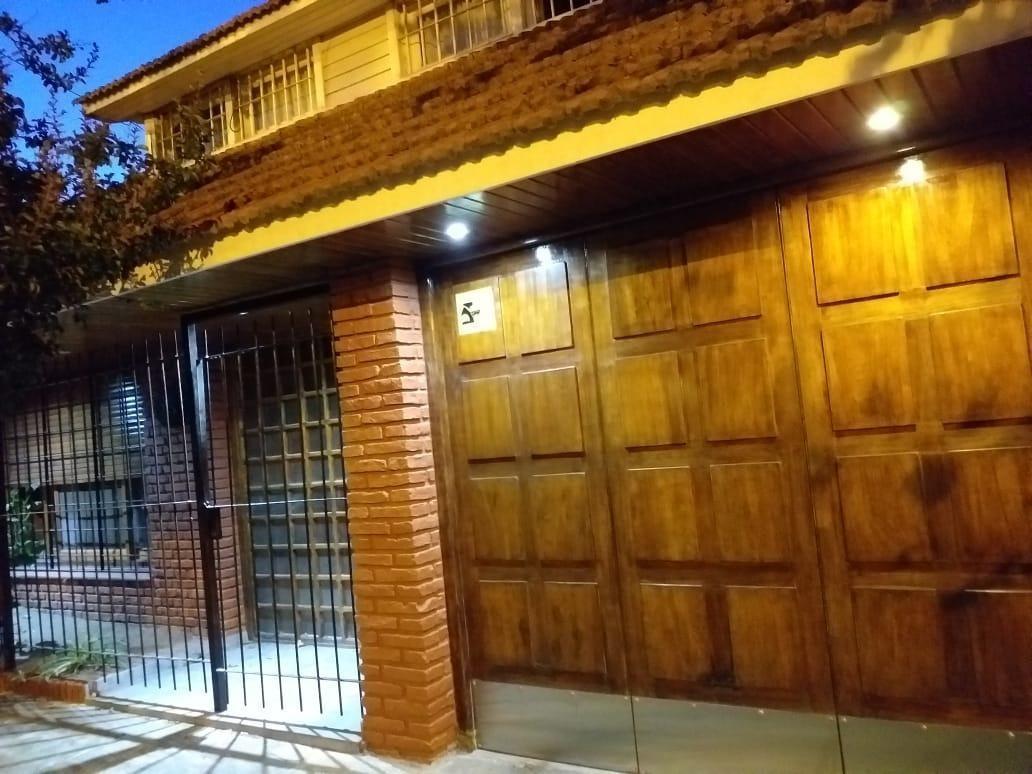 Casa  en venta - 2 dormitorios 2 baños - 190mts2 - Bernal