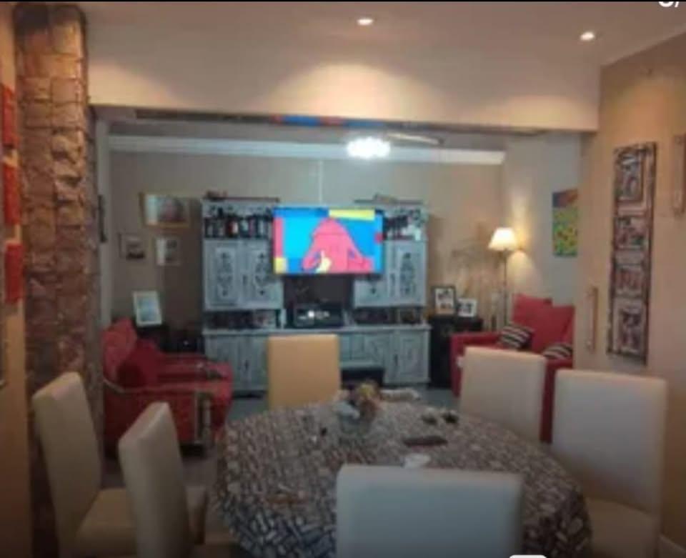 Casa en venta - 2 Dormitorios 1 Baño - Local - 300Mts2 - Ramos Mejía