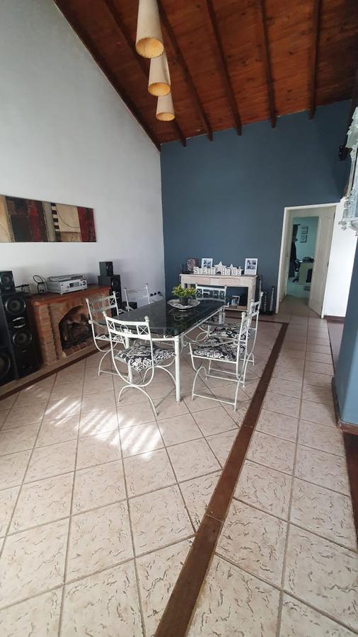 Casa en venta - 3 Dormitorios 2 Baños 2 Cocheras - 400Mts2 - Mercedes