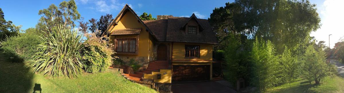 Casa en venta - 4 Dormitorios 2 Baños - Cocheras - 660Mts2 - Valeria Del Mar