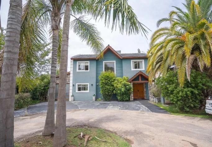 Casa en venta - 5 Dormitorios 3 Baños - Cochera - 400Mts2 - Pilar
