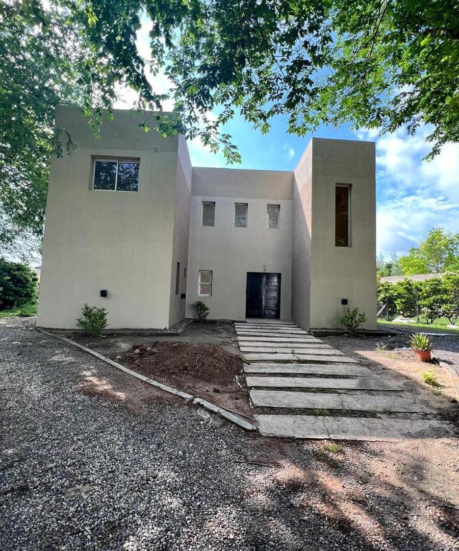Casa en venta - 3 Dormitorios 4 Baños - Cochera - 883Mts2 - Pilar
