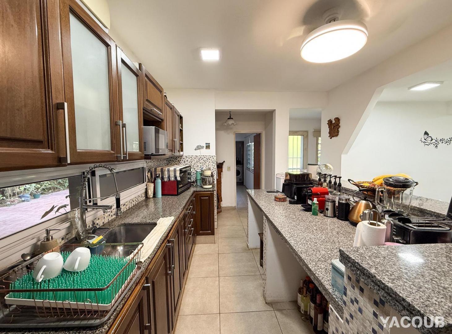 Foto de Casas en venta - 5 Dormitorios 6 Baños - Cocheras - 2.600Mts2 - Lisandro Olmos, La Plata, imagen 5