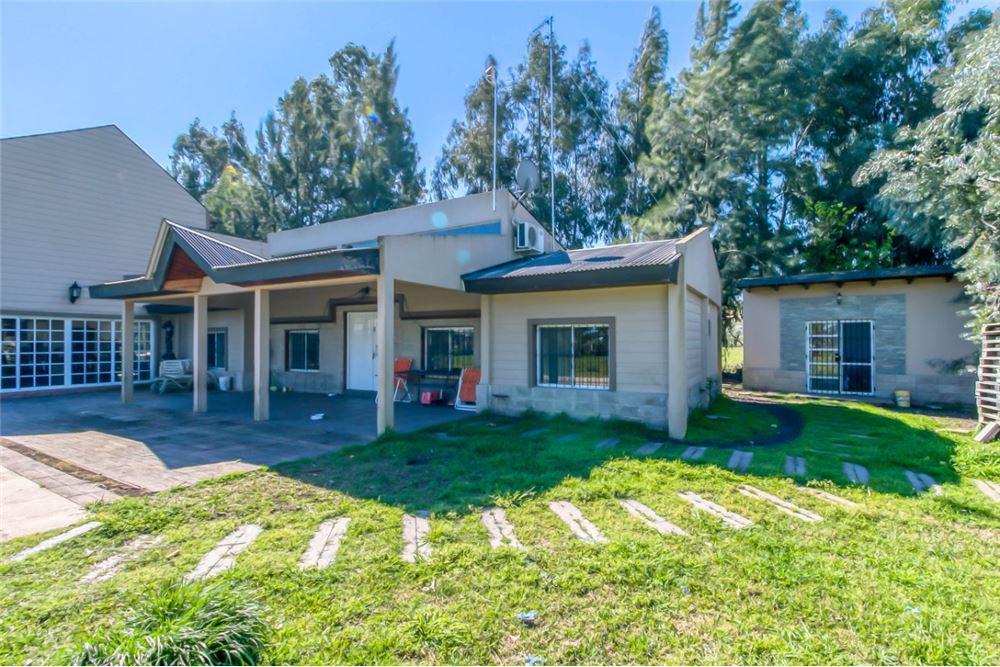 Casa en venta - 3 dormitorios 3 baños - 2 cocheras - 250mts2 - City Bell, La Plata