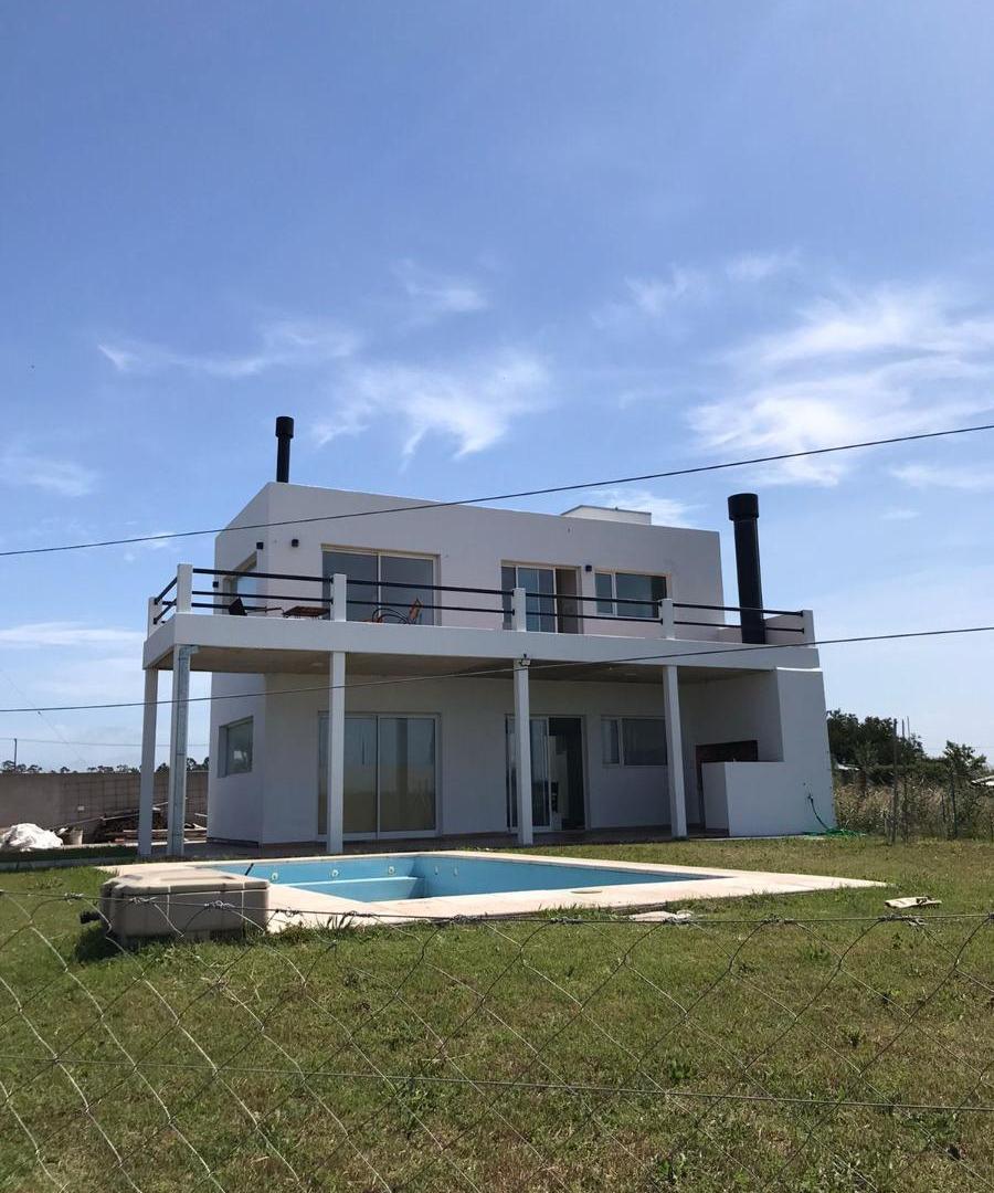 Casa en venta - 2 Dormitorios 2 Baños - Cochera - 375Mts2 - Playa Los Lobos, General Pueyrredón