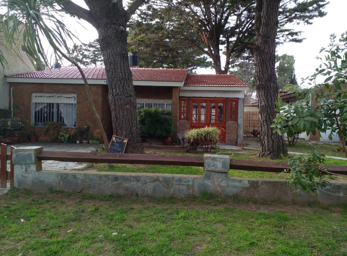 Casa en venta - 3 Dormitorios 1 Baño - 414Mts2 - Departamento - Mar del Tuyú