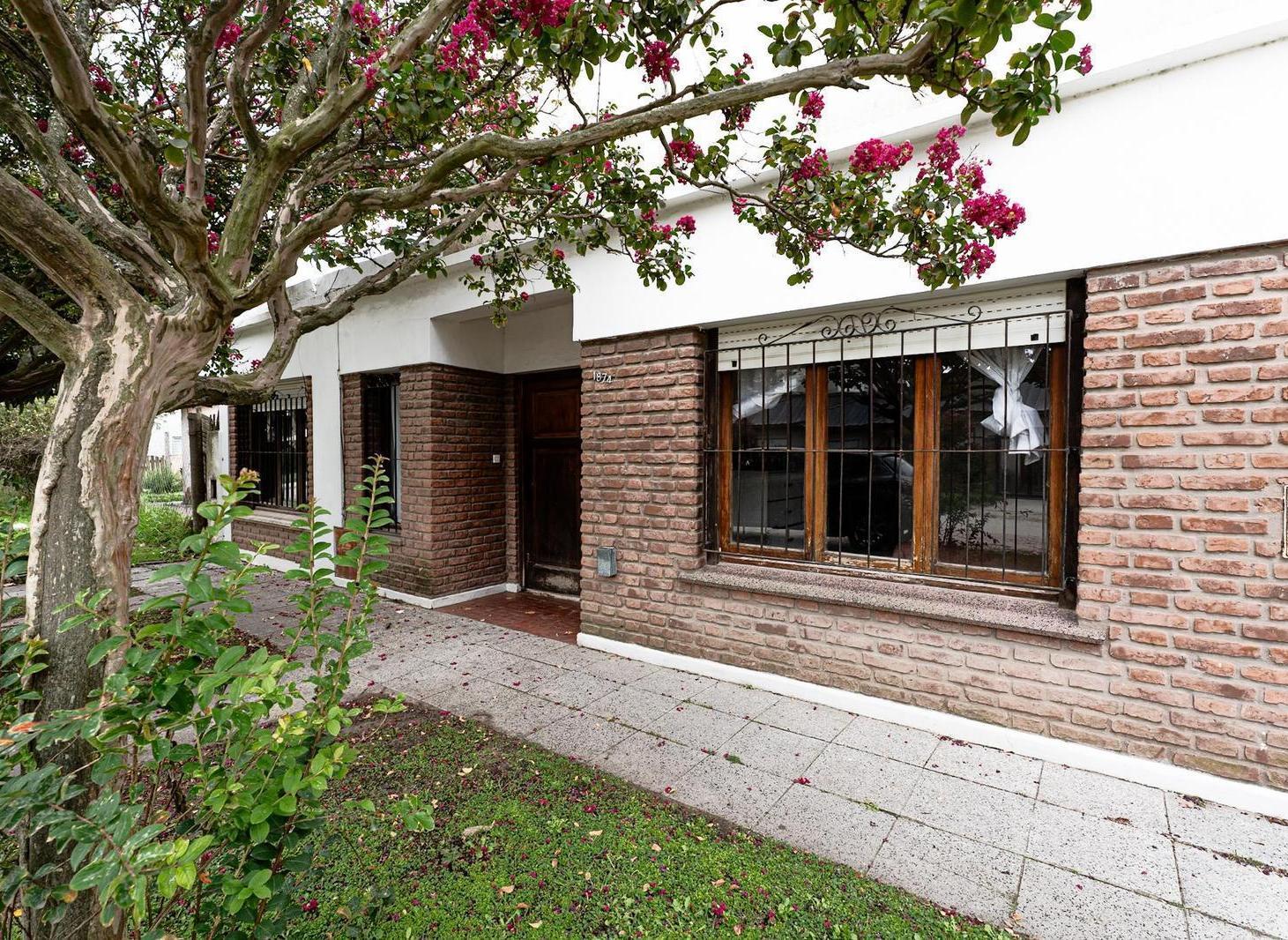 Casa en venta - 4 Dormitorios 2 Baños - Cochera - 464Mts2 - Mar del Plata