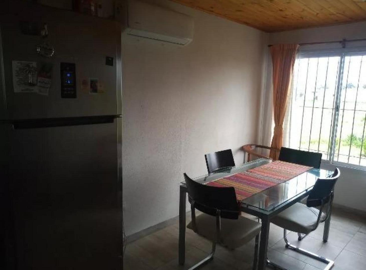 Foto de Casa en venta - 1 Dormitorio 1 Baño - Cochera - 500Mts2 - San Eduardo, imagen 4