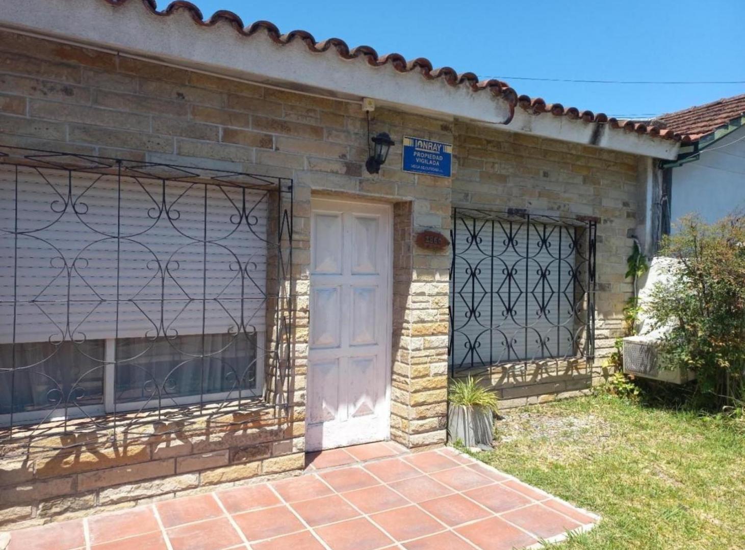 Casa en venta - 3 Dormitorios 1 Baño - Moreno