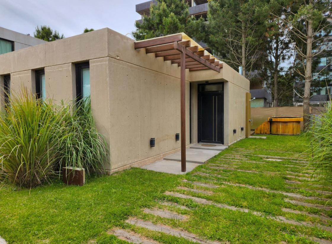 Casa en venta - 2 Dormitorios 1 Baño - Pinamar