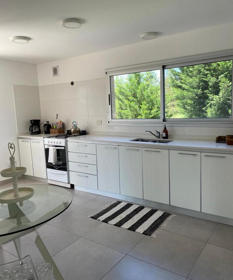 Foto de Casa en venta - 4 Dormitorios 3 Baños - San Miguel del Monte, imagen 4