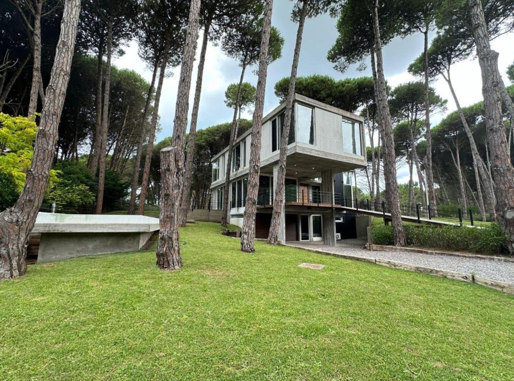 Casa en venta - 4 Dormitorios 4 Baños - Cariló