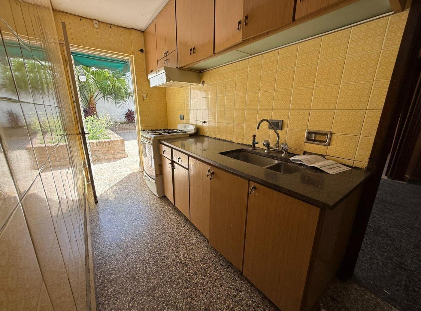 Foto de Casa en venta - 2 Dormitorios 1 Baño - La Plata, imagen 4