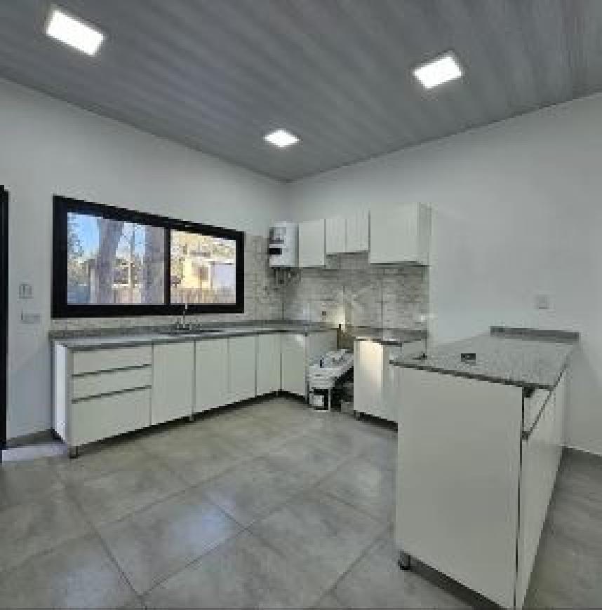 Casa en venta - 2 Dormitorios 2 Baños - Berazategui
