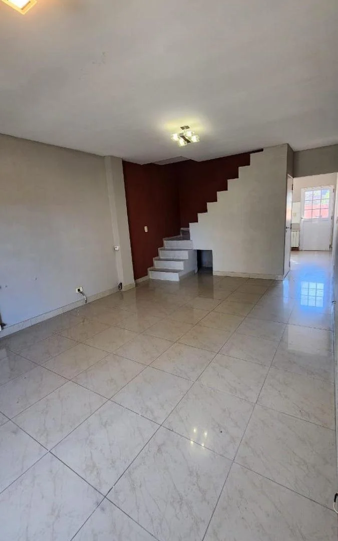 Casa en venta - 3 Dormitorios 2 Baños - Cochera - 160Mts2 - Hurlingham