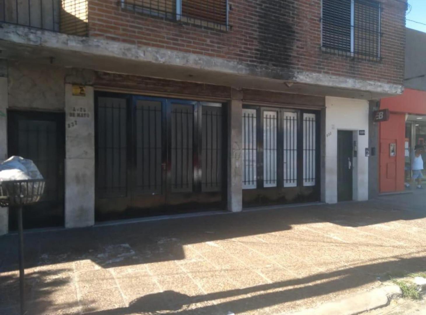 PH en venta - 4 Dormitorios 2 Locales 2 Baños - 300Mts2 - Lanús Oeste
