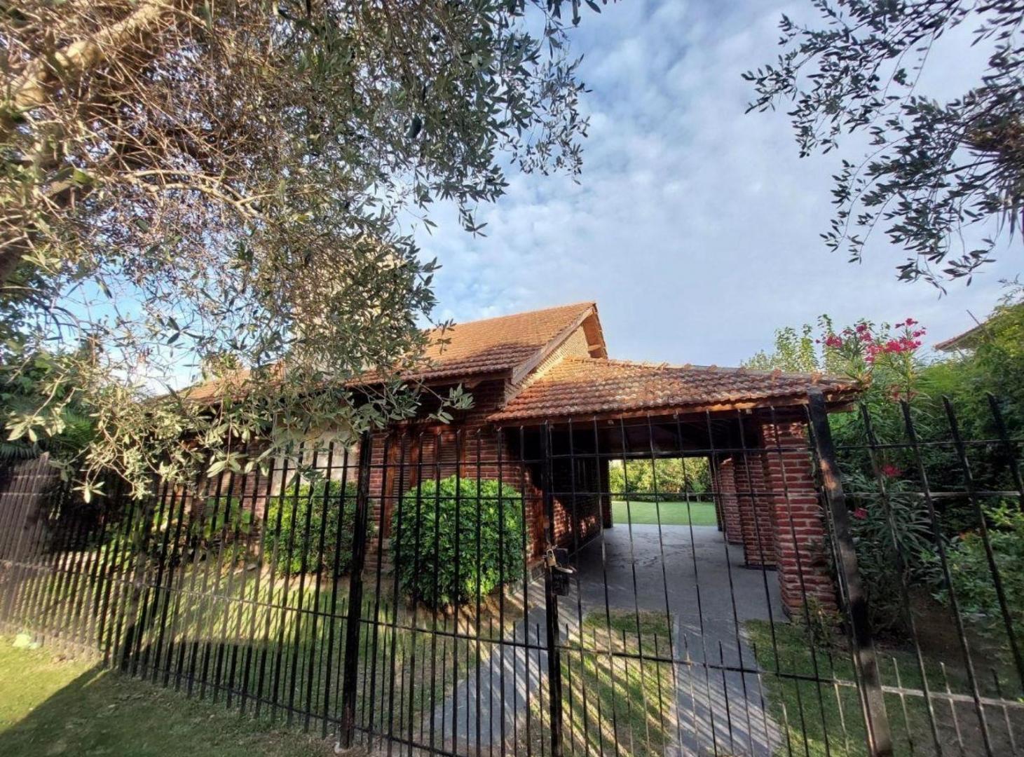 Casa en venta - 2 Dormitorios 1 Baño - Ensenada