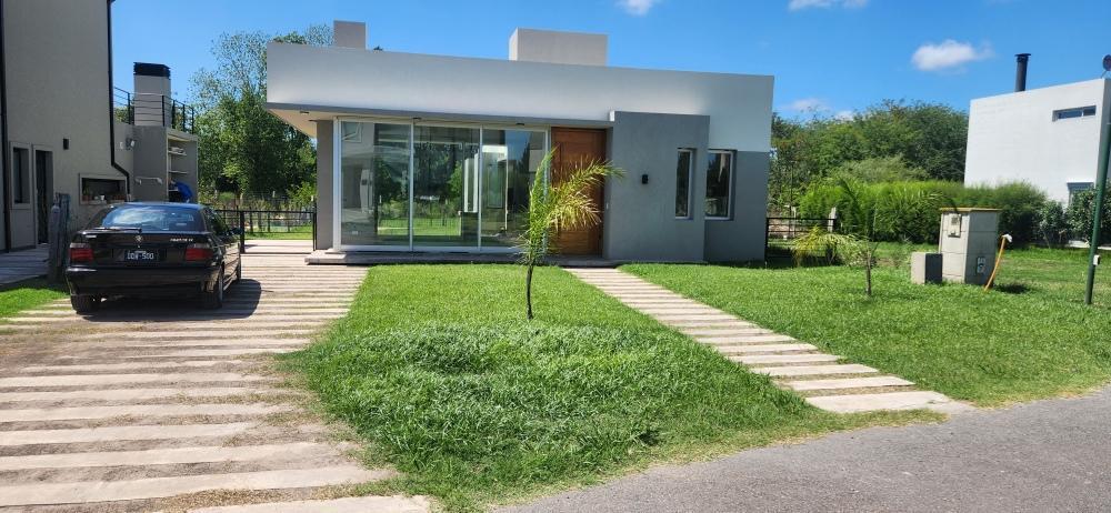 Casa en venta - 3 Dormitorios 4 Baños - Cochera - 650Mts2 - Hudson