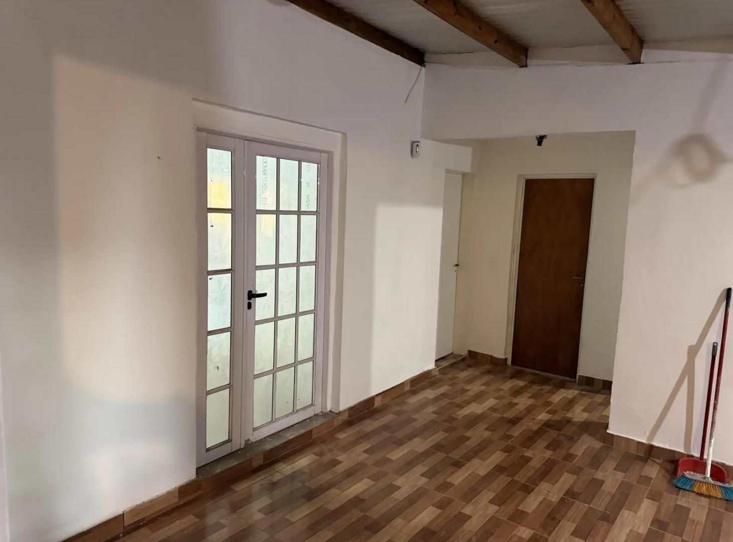 Foto de Casa en venta - 4 Dormitorios 3 Baños - Glew, imagen 2
