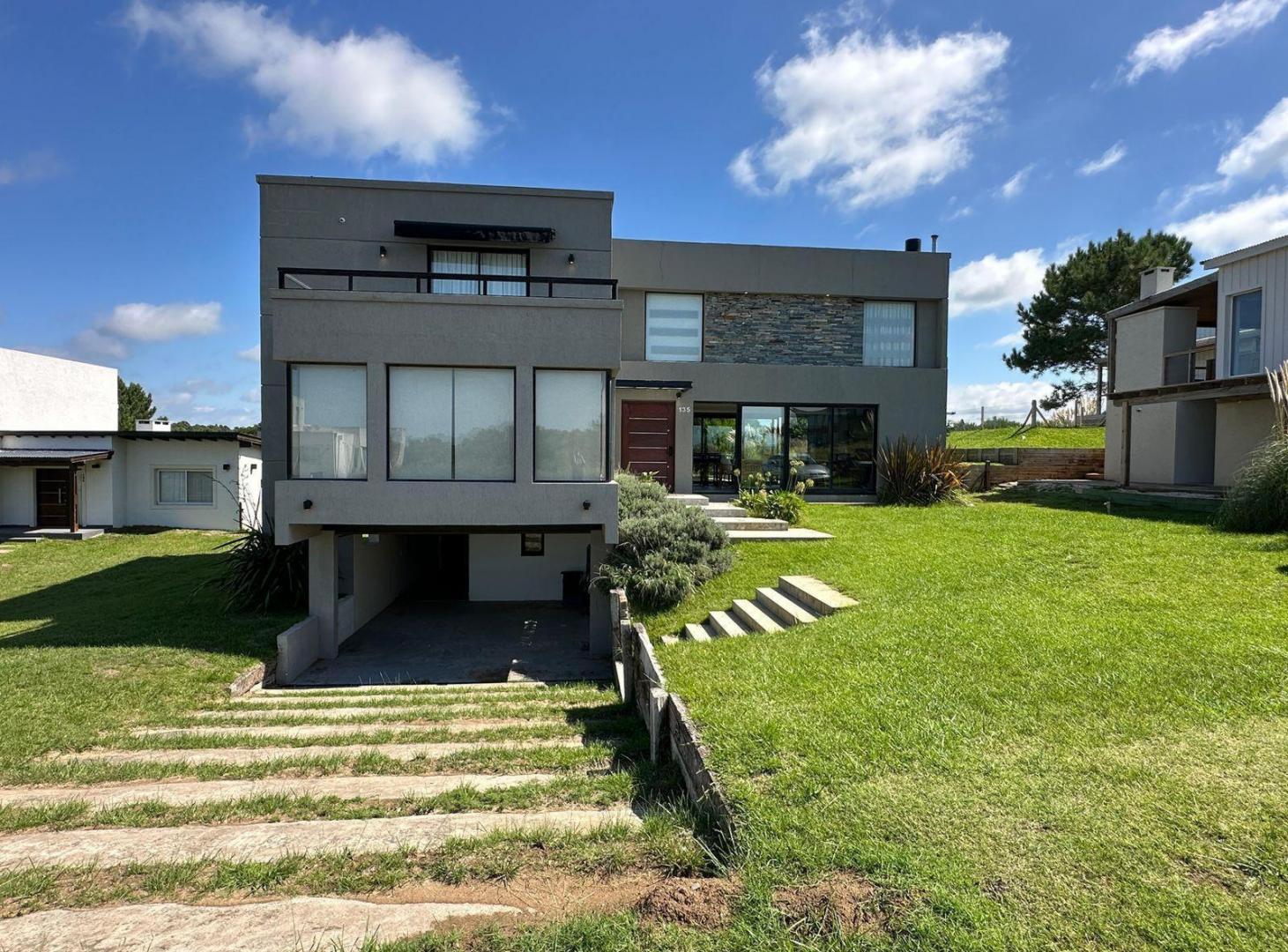 Casa en venta - 4 Dormitorios 4 Baños - Pinamar