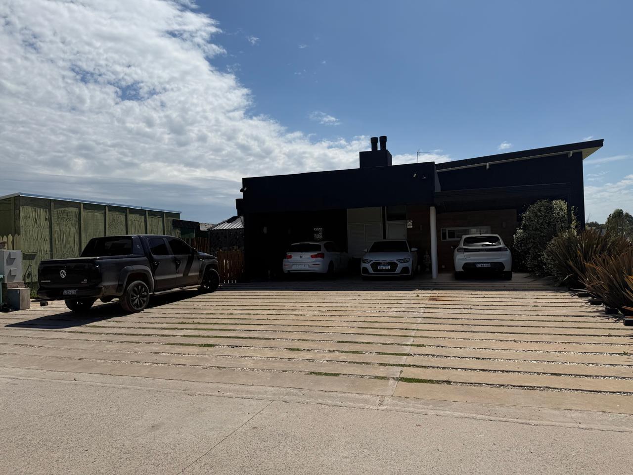 Casa en venta - 4 Dormitorios 5 Baños - Cochera - 1.350Mts2 - Esteban Echeverría