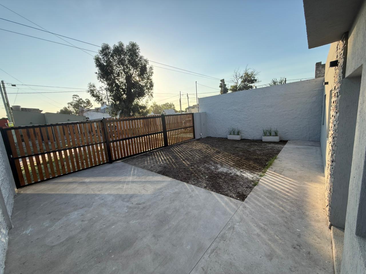 Casa en venta - 3 Dormitorios 2 Baños - 200mts2 - Necochea