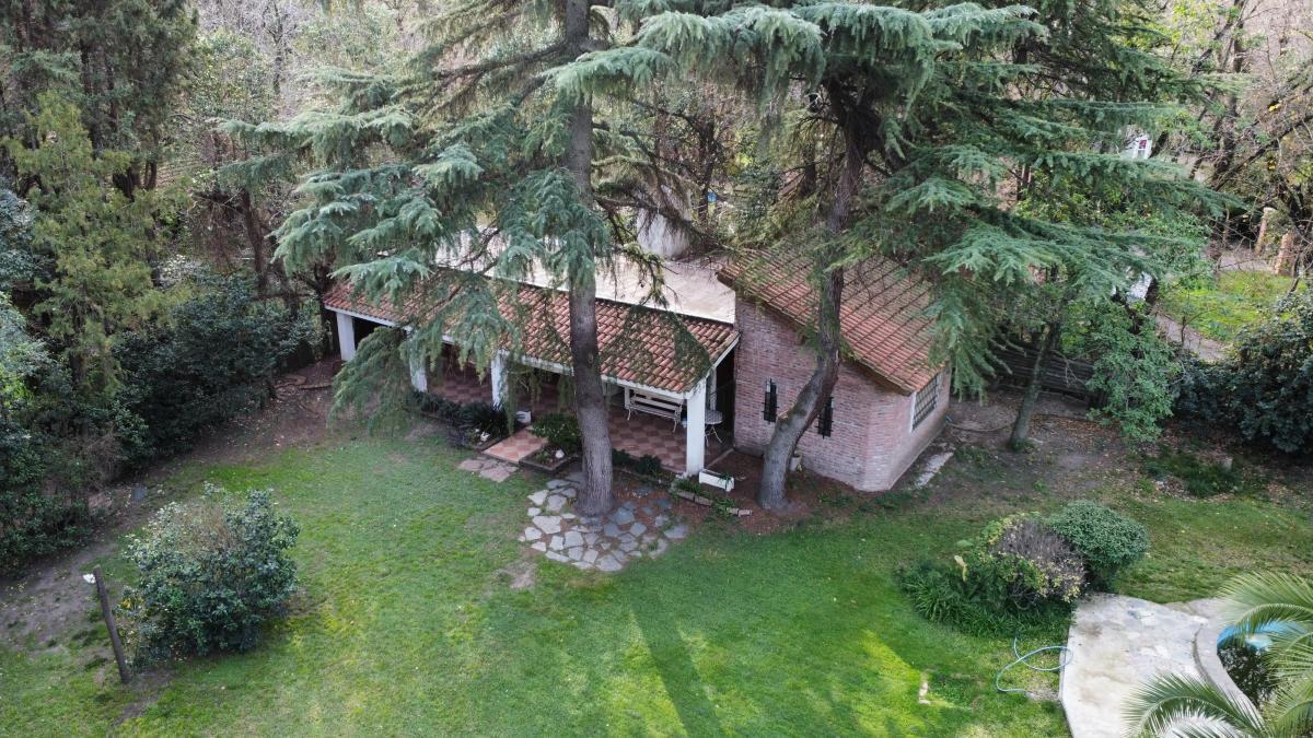 Casa en venta - 3 Dormitorios 1 Baño - Cochera - 1.417Mts2 - Parque Leloir, Ituizangó