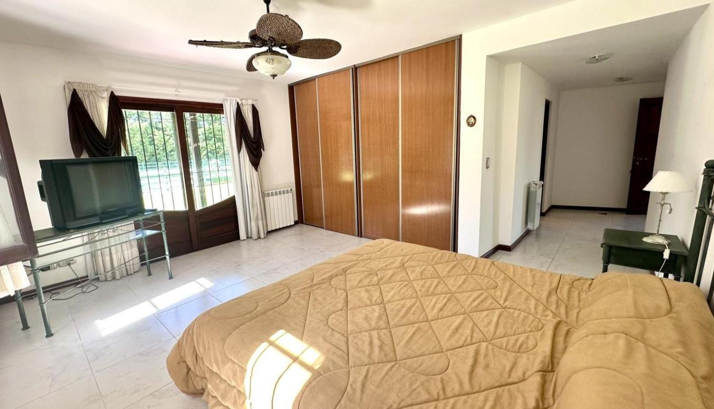 Casa en venta - 8 Dormitorios 7 Baños - Mar Azul