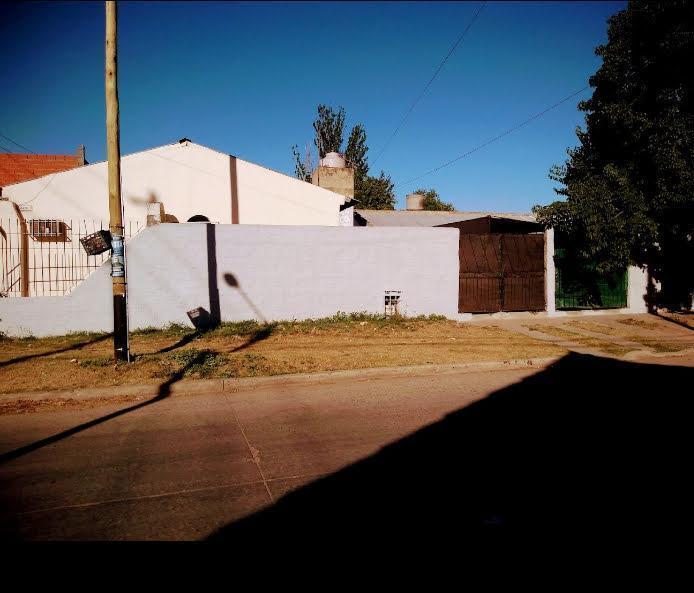 Casa en venta - 3 Dormitorios 2 Baños - Departamento - 409Mts2 - Moreno