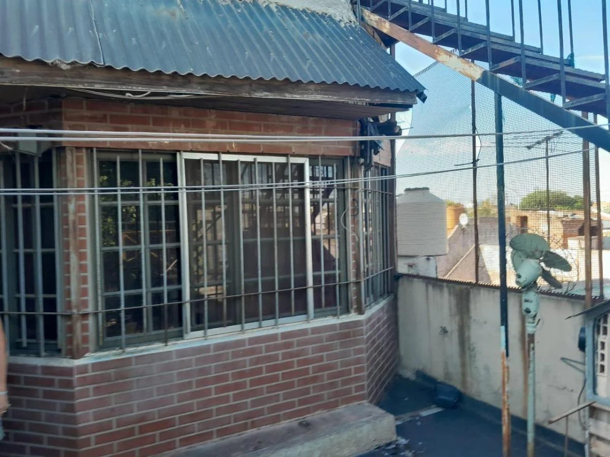 Casa en venta - 4 Dormitorios 3 Baños 1 Cochera - 280Mts2 - Lanús Este
