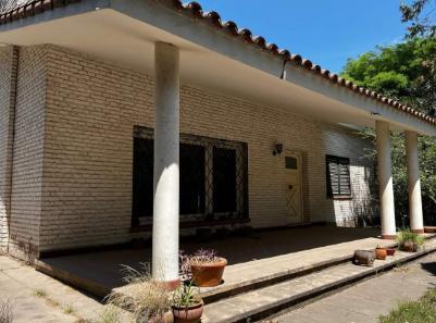 Casa en venta - 4 Dormitorios 2 Baños - Mendiolaza