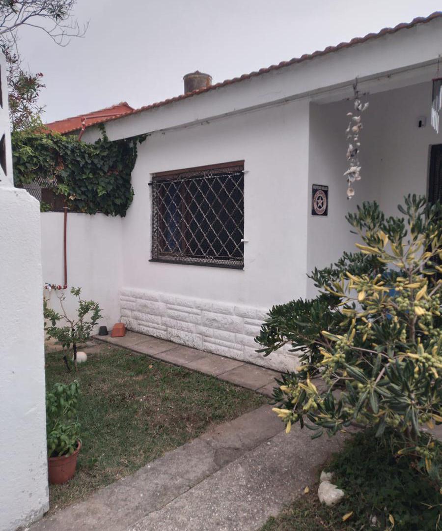 Casa en venta - 2 Dormitorios 1 Baño - 125Mts2 - Santa Teresita