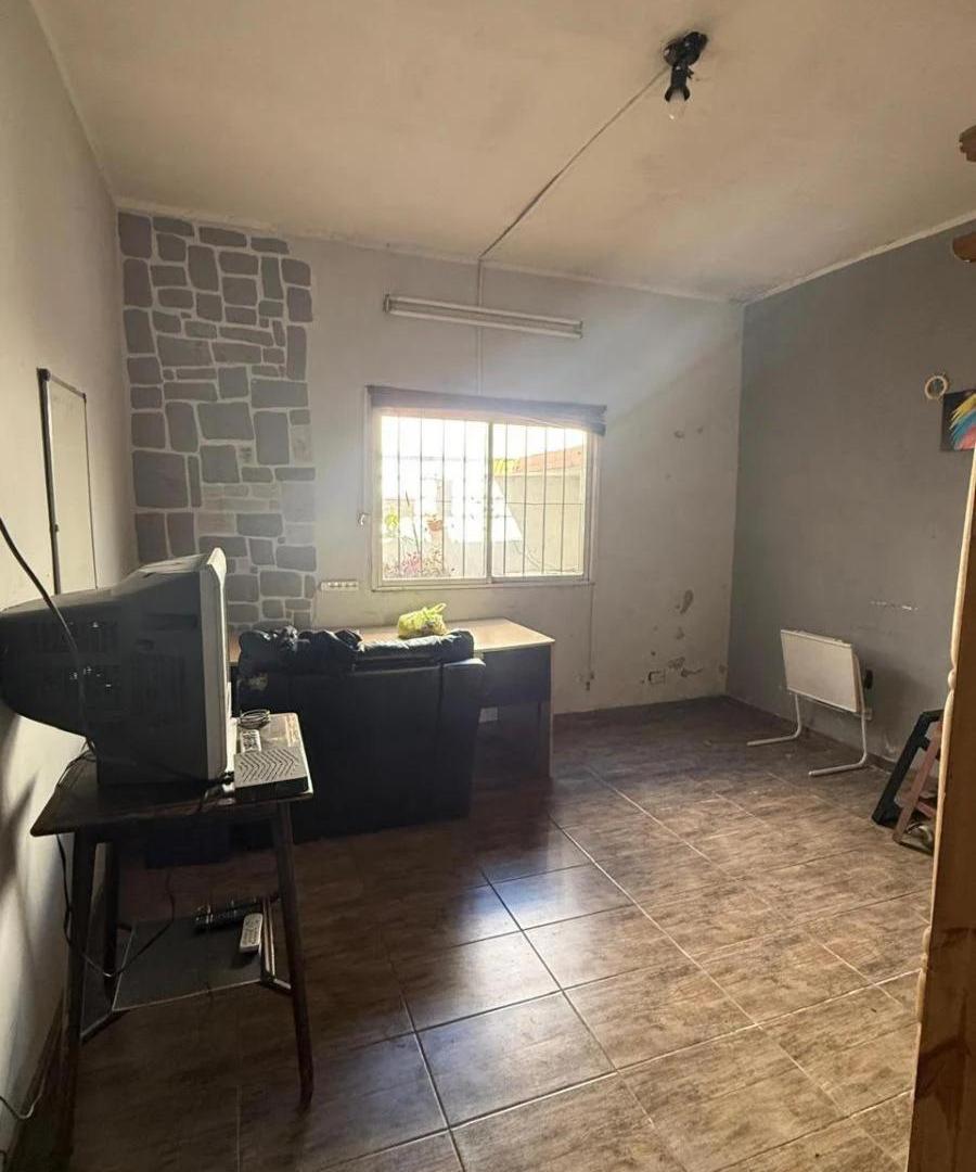 Casa en venta - 4 Dormitorios 3 Baños - Temperley