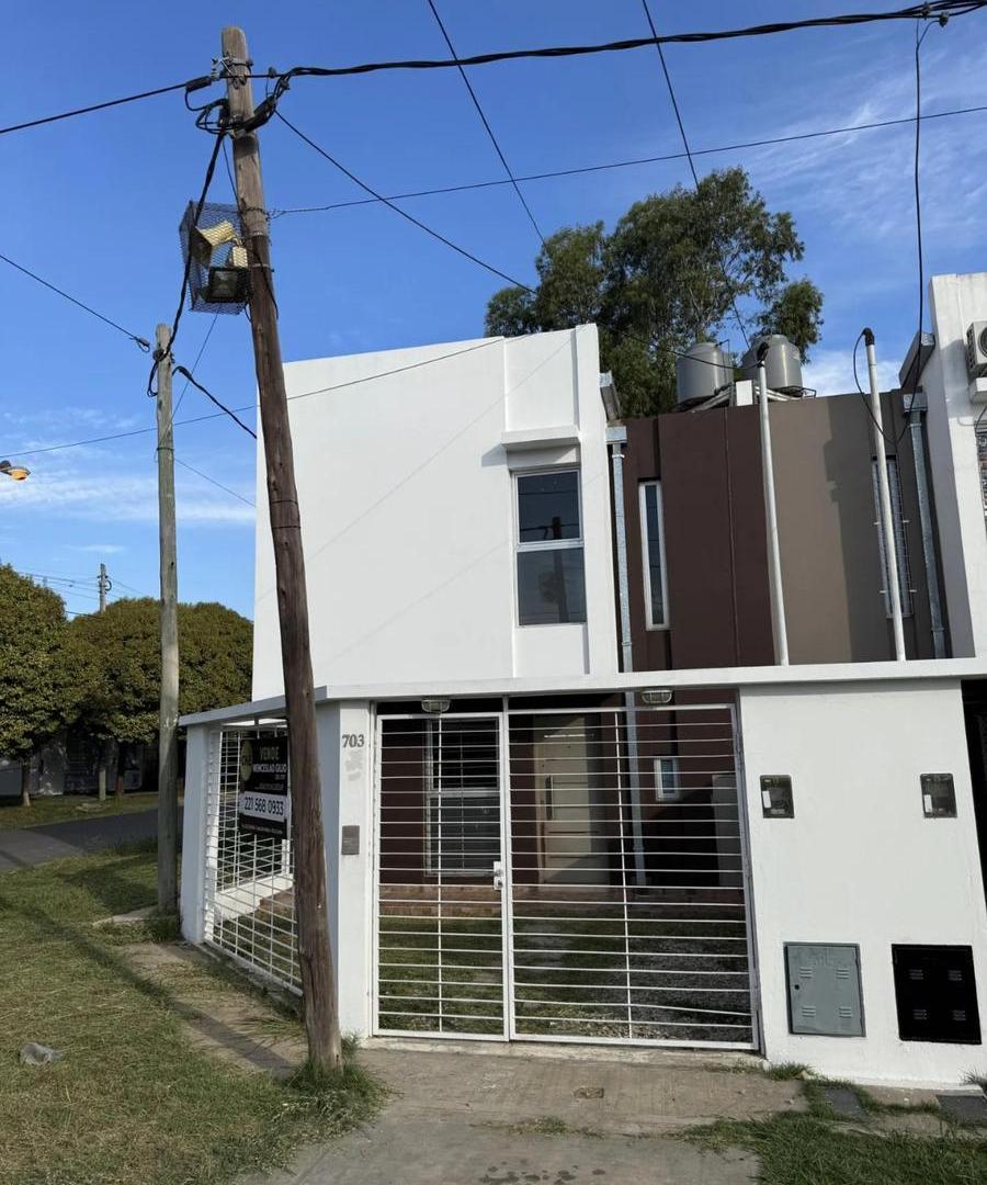 Dúplex en venta - 2 Dormitorios 2 Baños - La Plata