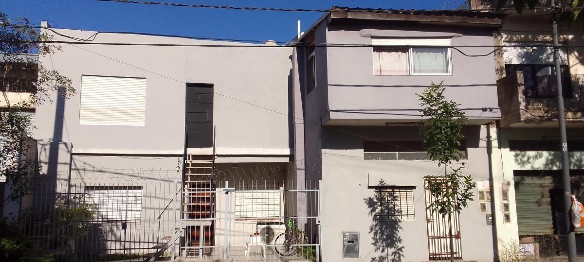 Casa en venta - 4 Dormitorios 4 Baños - 214Mts2 - Caseros