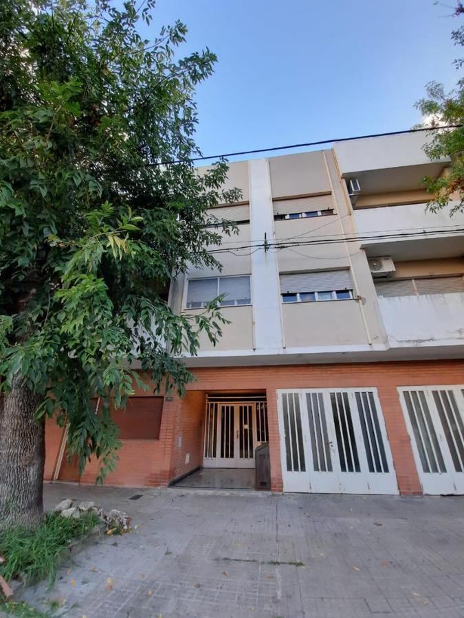 Departamento en venta - 3 dormitorios 2 baños - Cochera - 85mts2 - Tolosa