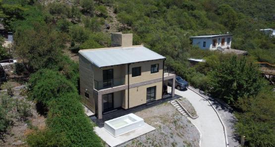 Casa en venta - 3 Dormitorios 2 Baños - Unquillo