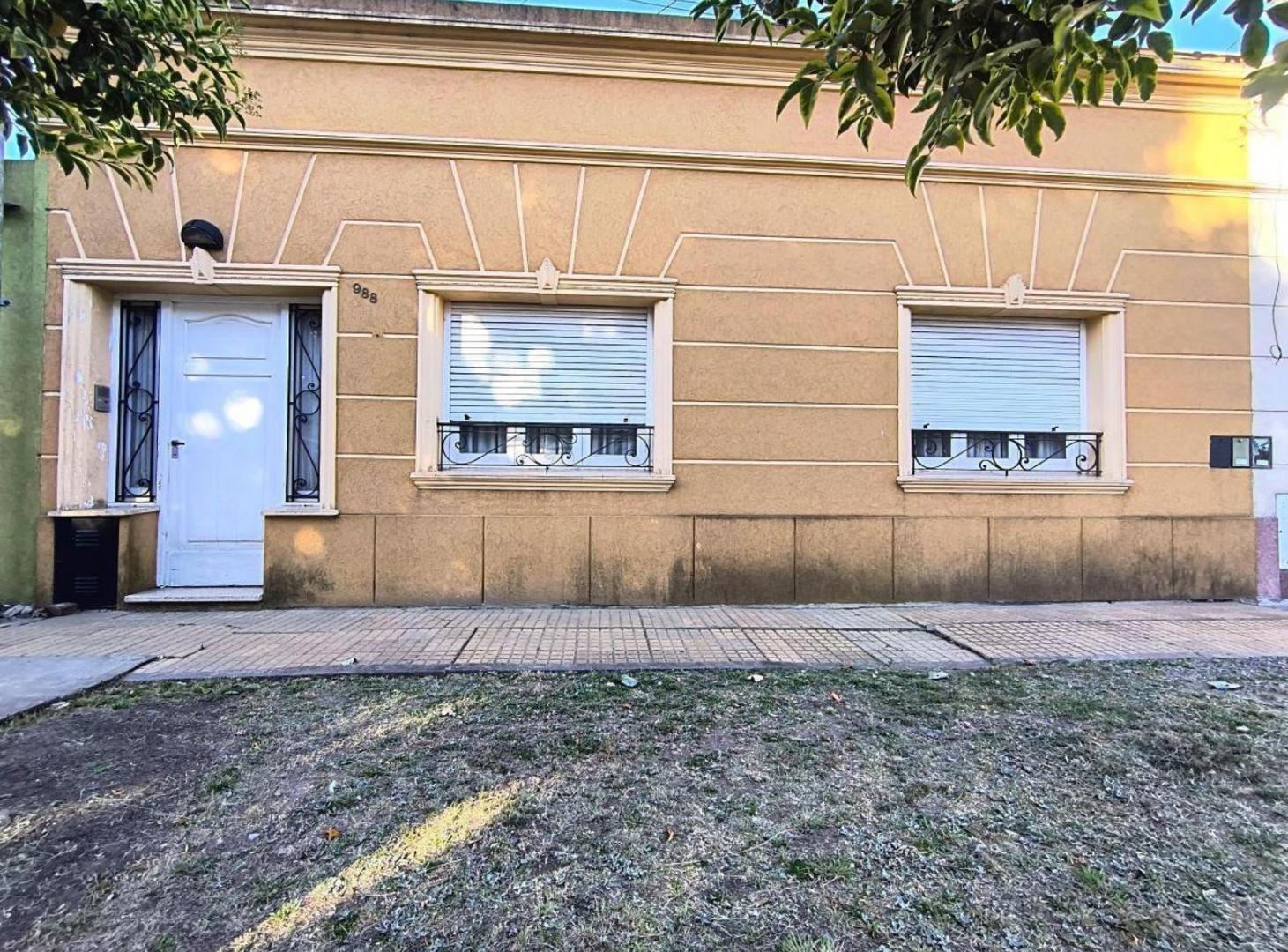 Casa en venta - 2 Dormitorios 1 Baño - San Carlos