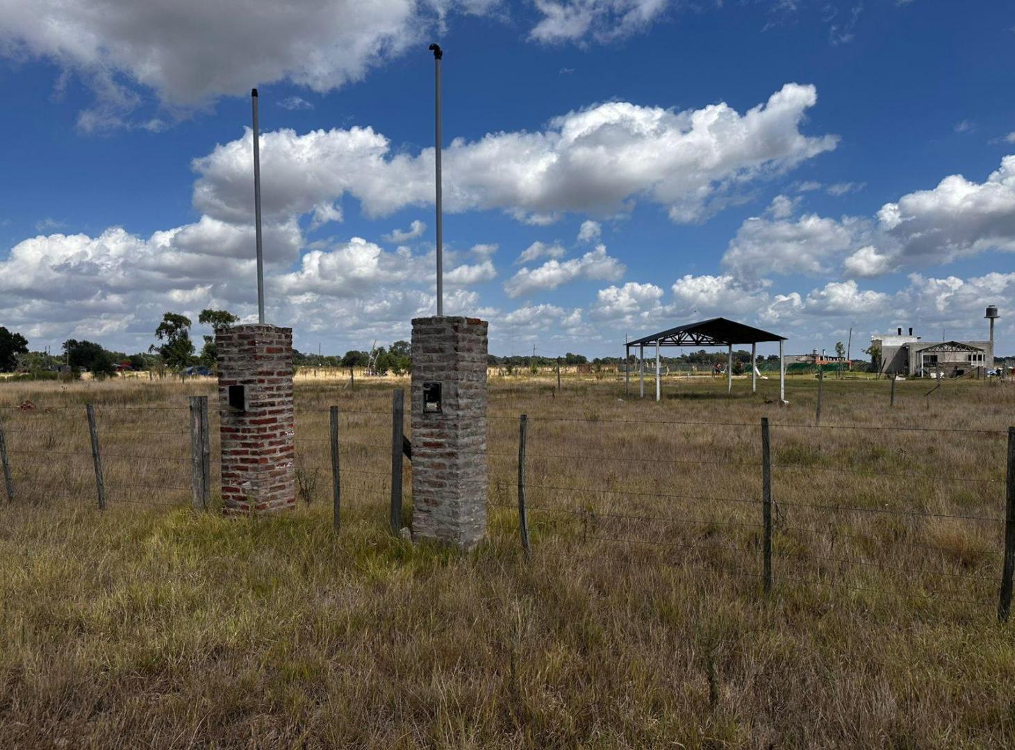 Foto de Terreno en venta - 1.051mts2 - San Vicente, imagen 5