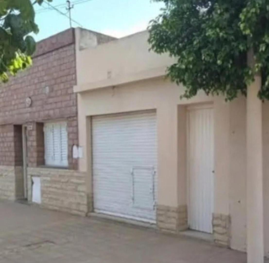 Casa en venta - 3 Dormitorios 2 Baños - Bragado