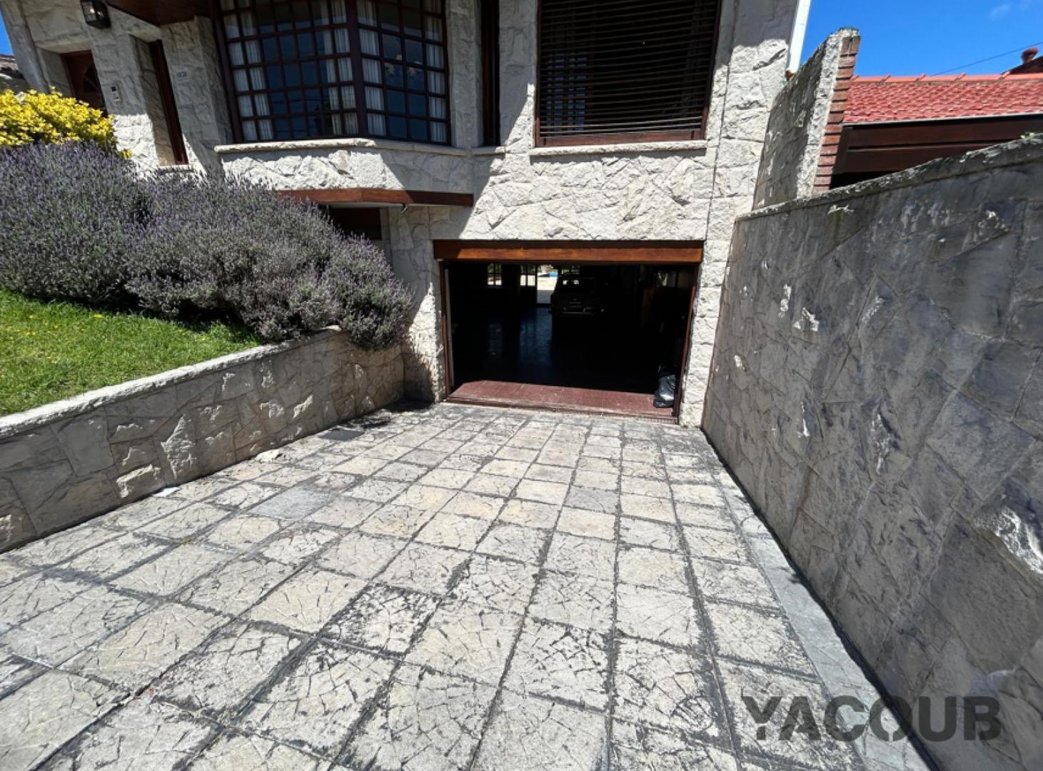 Casa en venta - 6 Dormitorios 6 Baños - Mar del Plata