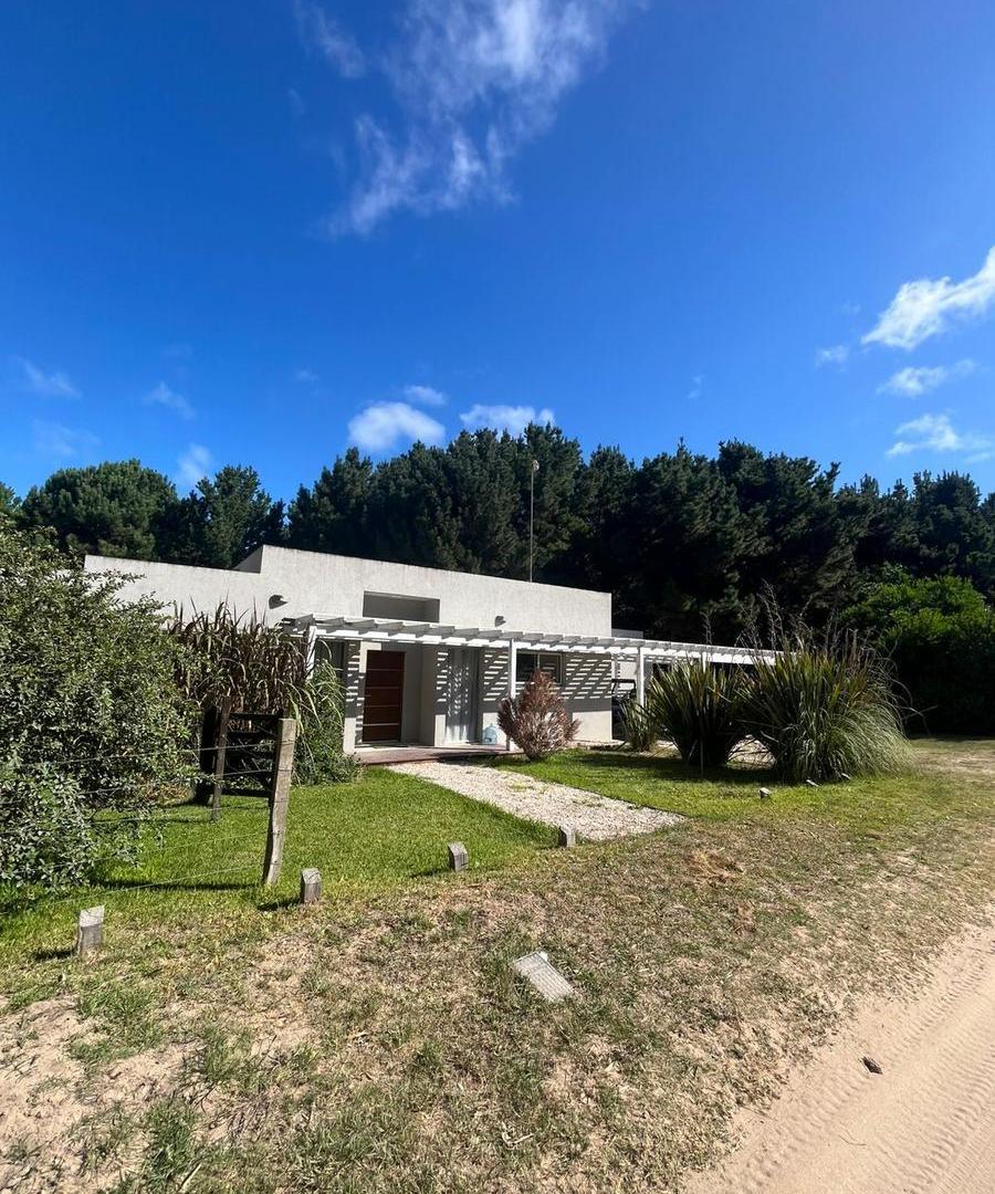 Casa en venta - 3 Dormitorios 2 Baños - Pinamar