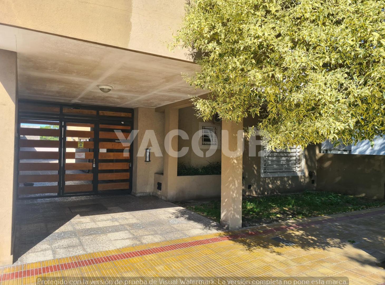 Departamento en PB de 2 dormitorios, cochera cub. y patio - 70 mts2 REALES - Tandil semicentro
