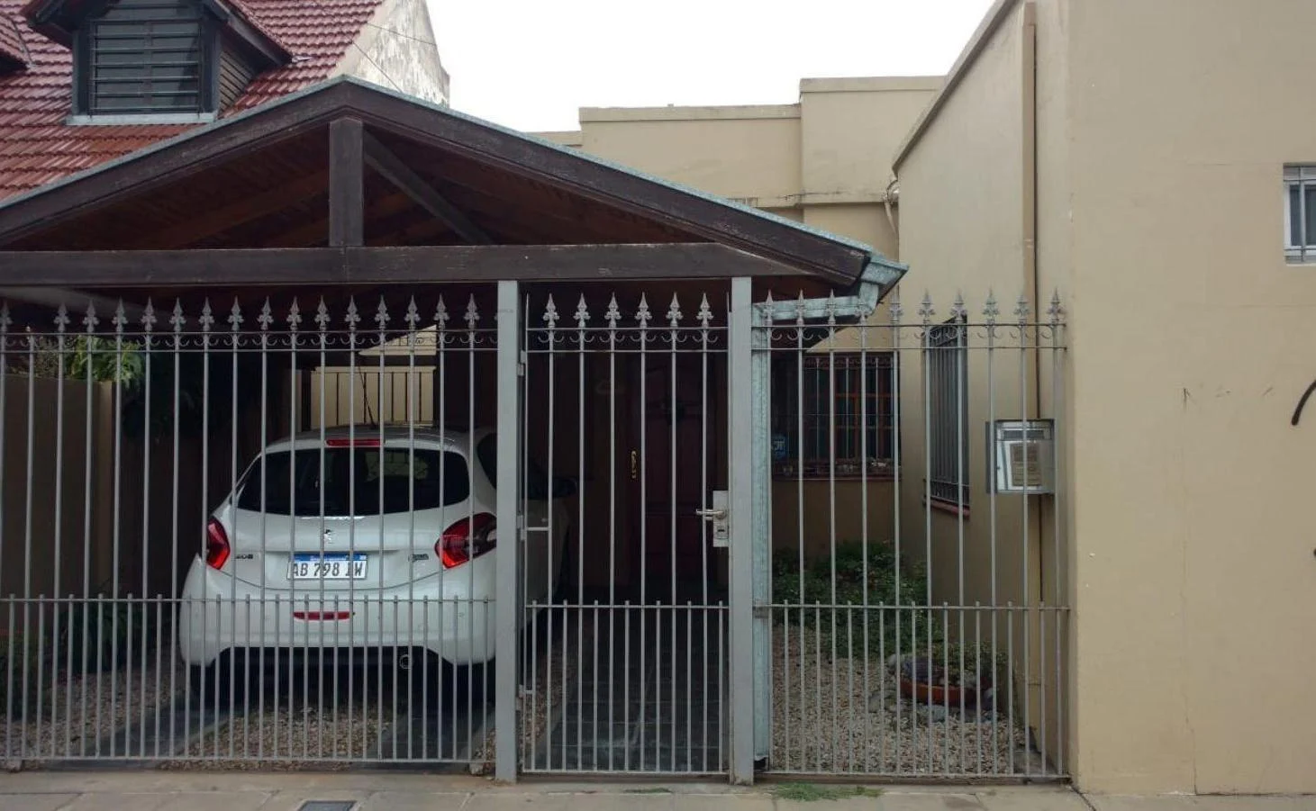 Casa en venta - 2 Dormitorios 2 Baños - Berazategui